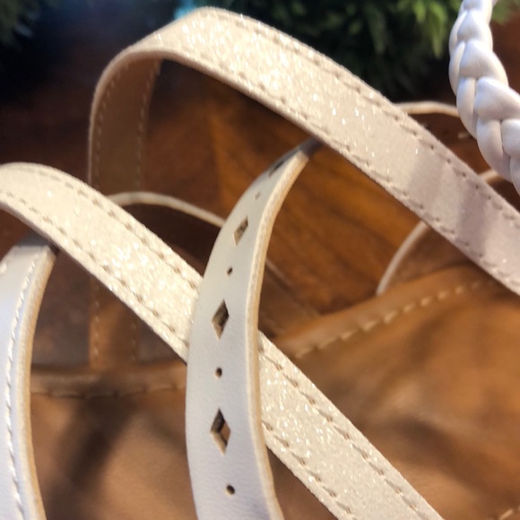 Girls Memory Foam Sandals - Picture 6 of 6